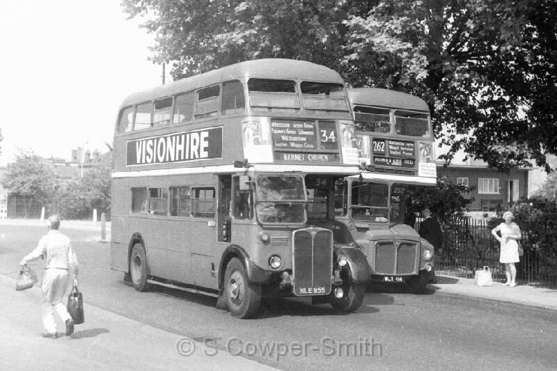 262,BW09,35, RM0416, 262,Victoria and Albert Docks, Walthamstow, Aug 76.JPG