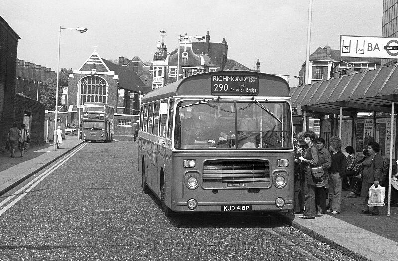 290,BW38,24,BL18,290,RICHMOND WAKEFIELD ROAD,HAMMERSMITH BUS STN,01051978.jpg