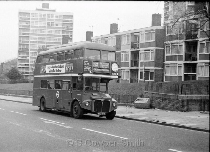 298,BW02,31, RM0192 298 FINSBURY PARK STN MANOR HOUSE 1076.jpg