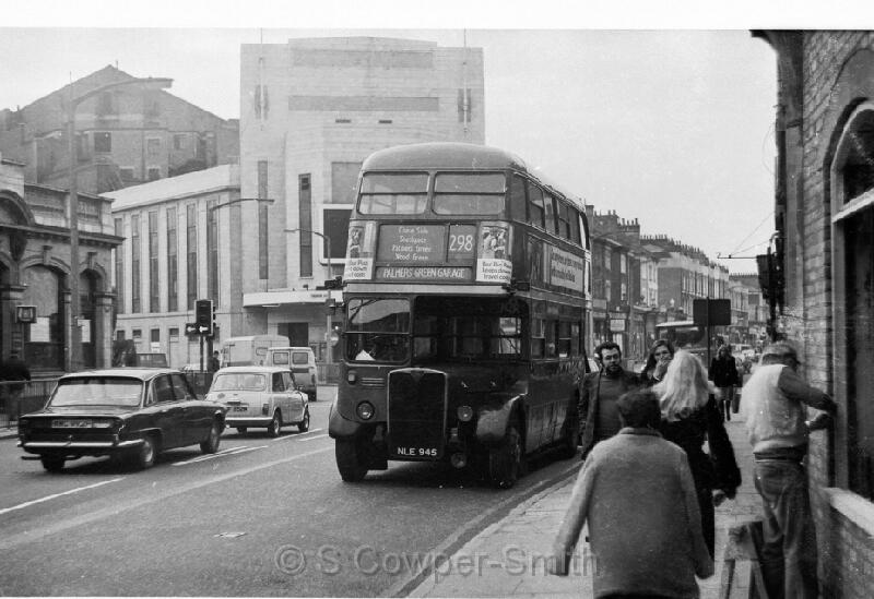 298A,BW01,02, RT4281,298,PALMERS GREEN GARAGE,FINSBURY PK, 101976.jpg