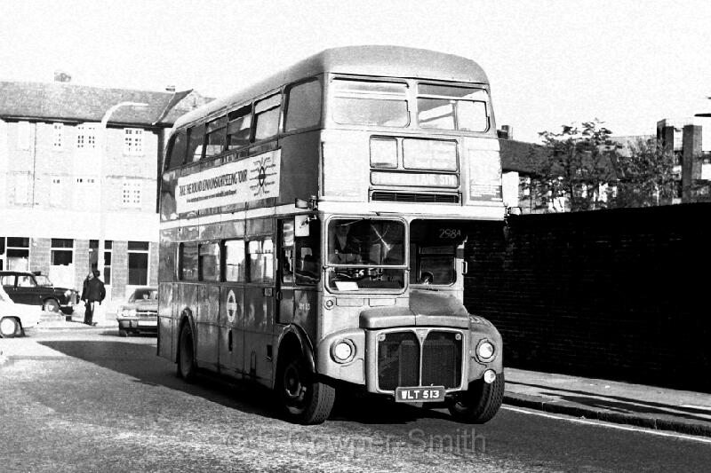 298A,BW05,07 RM0513 298A TURNPIKE LANE STN SOUTHGATE 101976.JPG