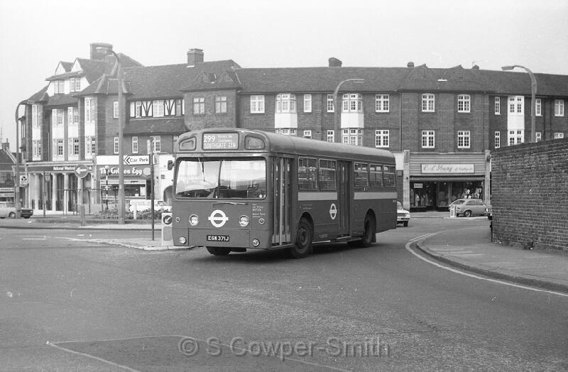 299,BW63,15,SMS371,SOUTHGATE STN,HIGH ST SOUTHGATE,01-09-78.jpg