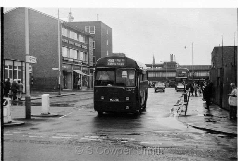 458,BW04,30 RF214 458 SLOUGH STN AND UXBRIDGE STATION UXBRIDGE 021076.jpg