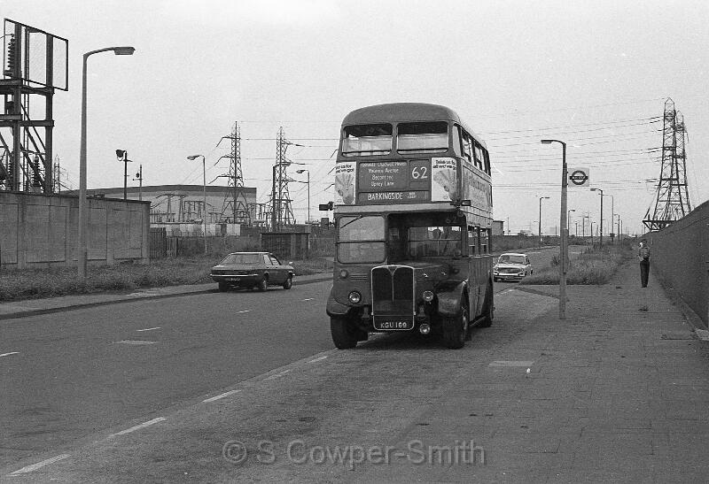 62,BW58,15,RT2240,62,BARKINGSIDE HIGH STREET,CREEKMOUTH,Aug-78.jpg