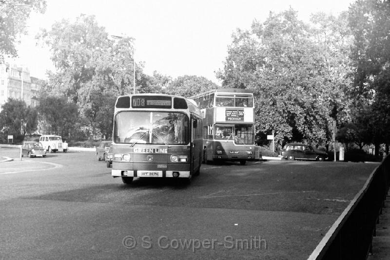 708,BW06,25 SNB157 HYDE PK CNR 708 E GRINSTEAD 101976.JPG