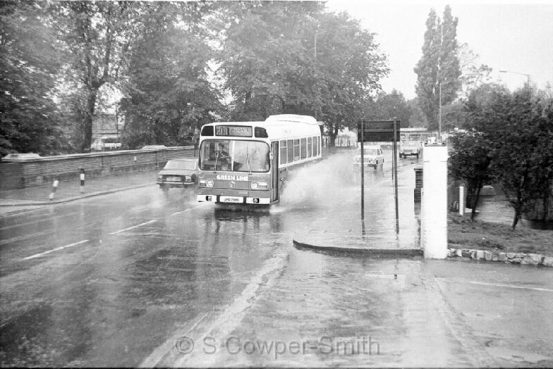 711,BW04,17 SNC128 711 REIGATE 021076.jpg