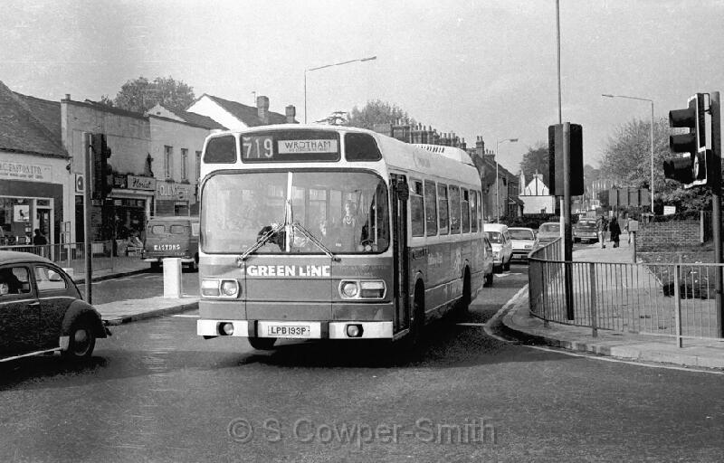 719,BW03,18, SNC193 719 WROTHAM FOOTS CRAY HIGH ST OCT76.jpg
