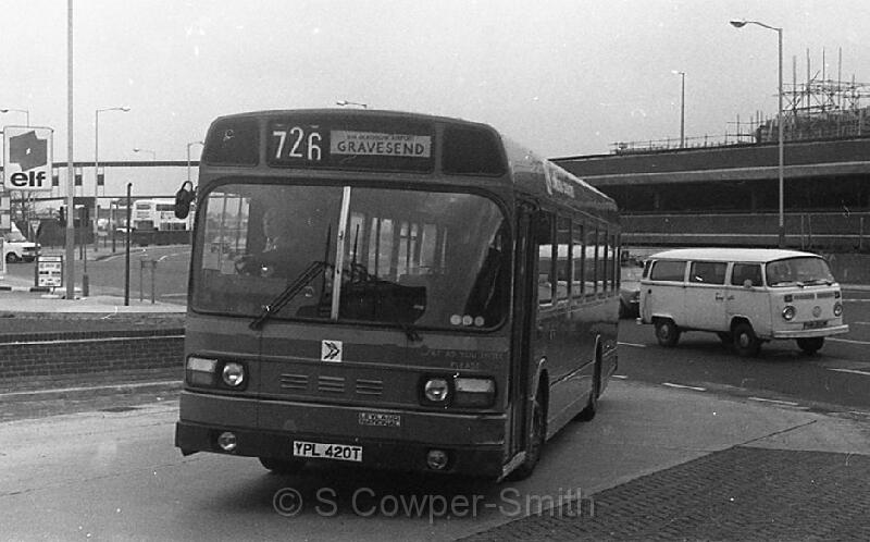 726,68,07,SNB420,726,GRAVESEND,HEATHROW,APRIL 1978.jpg