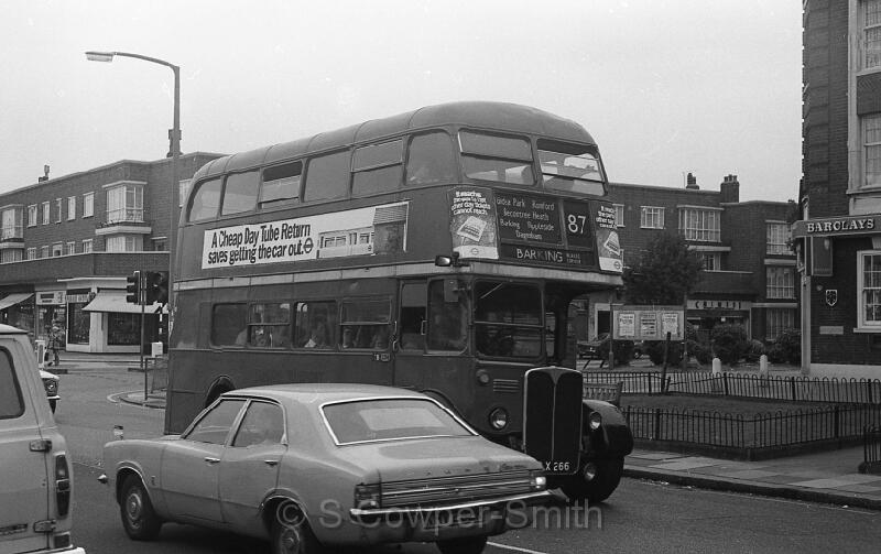87,BW57,22,RT0449,87,Barking Blakes Corner,Barking,Aug 1978.jpg
