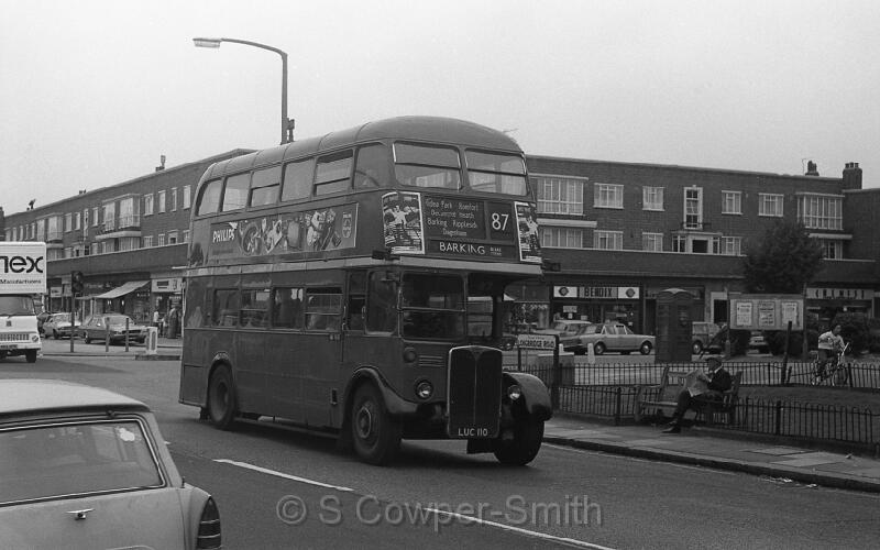 87,BW57,31,RT3951,87,Barking Blakes Corner,Barking,Aug 1978.jpg