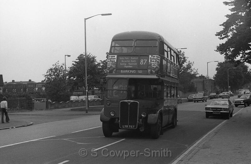 87,BW57,38,RT2773,87,Barking Blakes Corner,Barking,Aug 1978.jpg