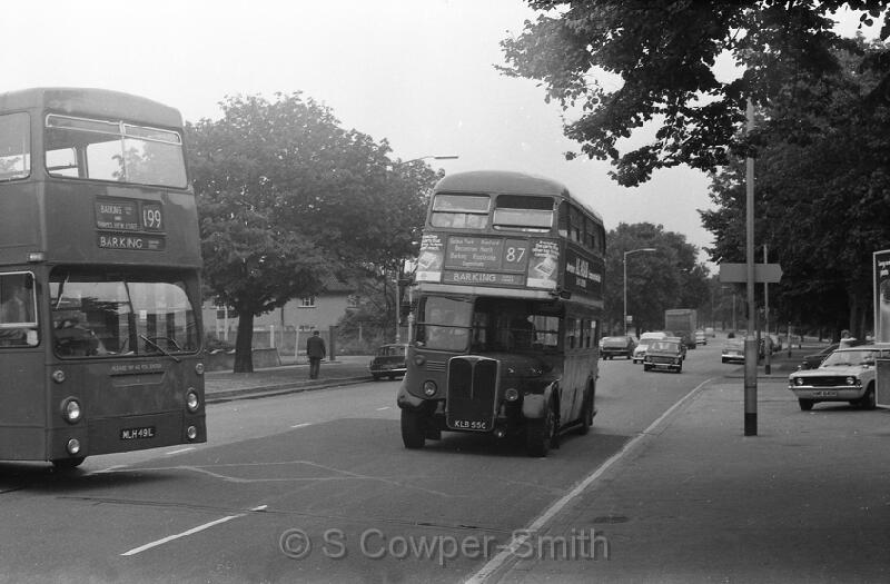 87,BW63,35,RT1301,87,BARKING BLAKES CORNER,BARKING GARAGE,01-09-78.jpg