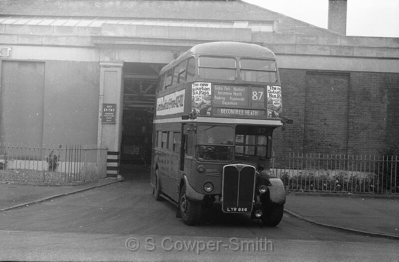 87,BW63,38,RT3467,87,BECONTREE HEATH,BARKING GARAGE,01-09-78.jpg