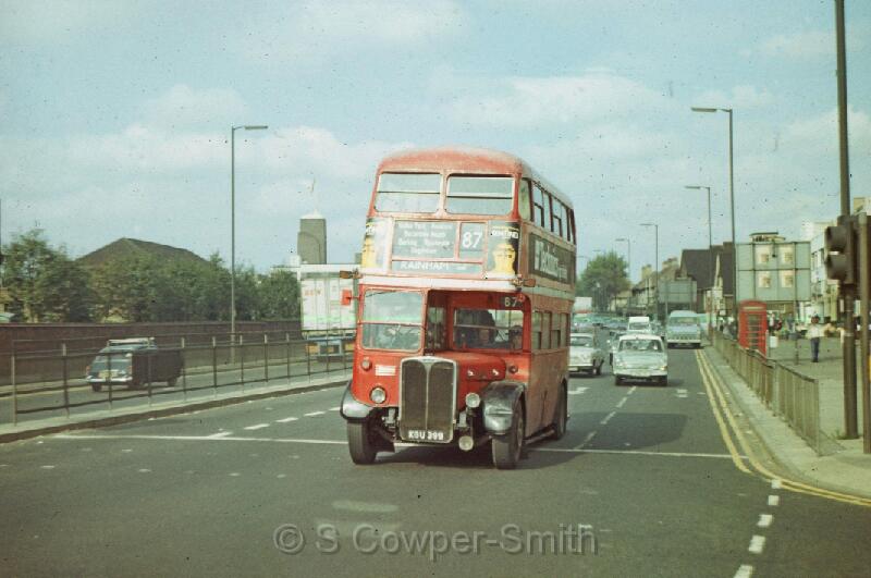87,S20,23,RT2370,87,RAINHAM ABBEY WOOD LANE,NEW ROAD DAGENHAM,1976.jpg