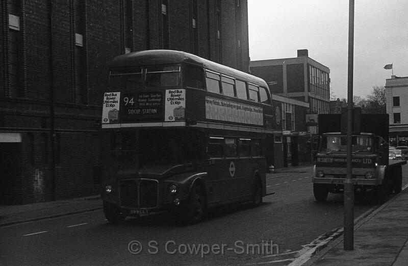 94,BW32,36,RM1599,94,Sidcup Station,Lewisham Odeon,21041978.jpg