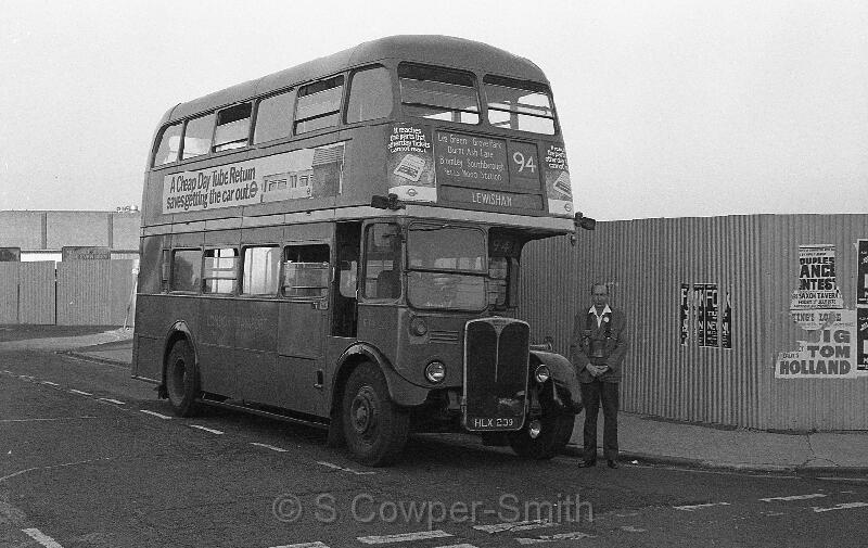 94,BW53,05,RT0422,94,LEWISHAM,PETTS WOOD STN WITH CONDUCTOR,26081978.jpg