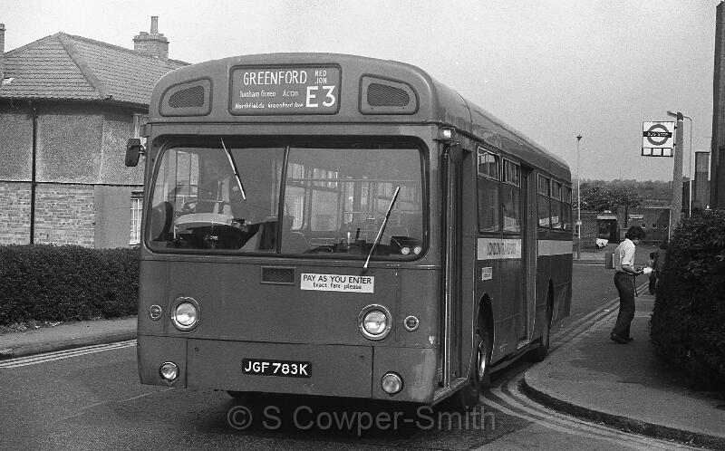 E3,BW39,15,SMS783,E3,GREENFORD RED LION,OTTER RD GREENFORD,01051978.jpg