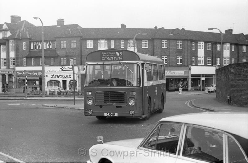 W9,BW63,03,BS11,W9,SOUTHGATE STATION,SOUTHGATE STN,01-09-78.jpg